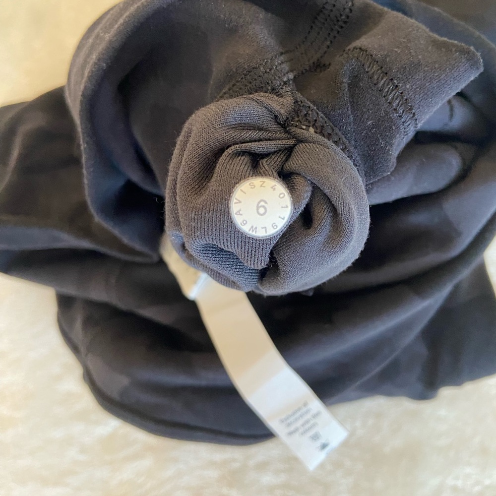 🍋Lululemon Align Crop Incognito Camo🖤 - Picture 5 of 5